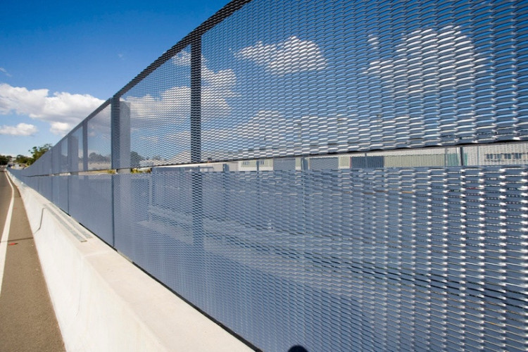 Expanded Metal Mesh Fencing way